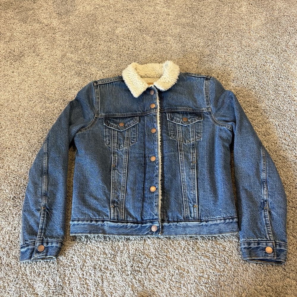 Levi's Cropped Trucker Jacket Sherpa Lined Women's M Medium Medium Wash EUC Farm